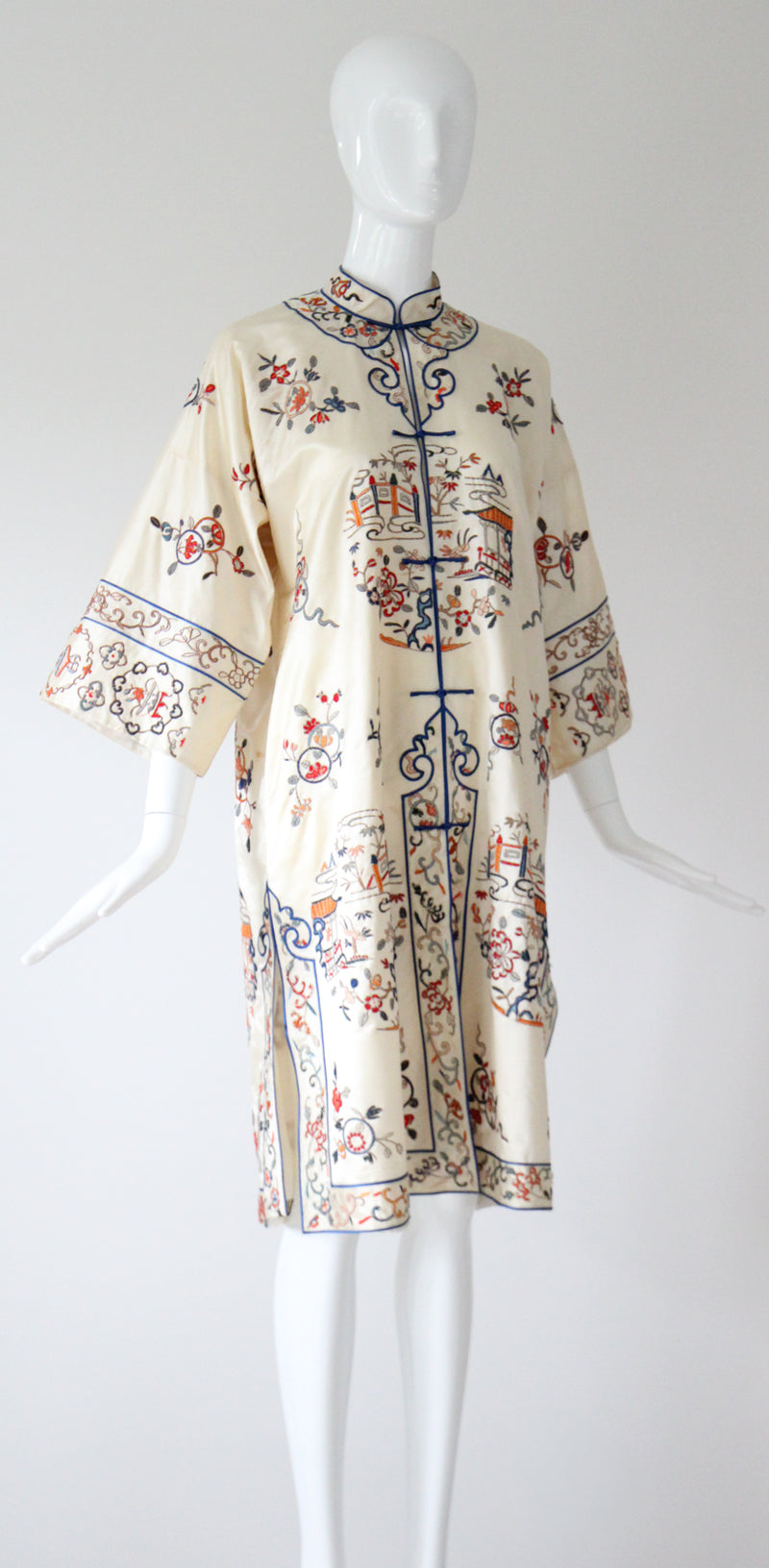 "Silk Pagodas" Vintage 1940's Cream Silk Embroidered Coat UK 8-14 US 4-10