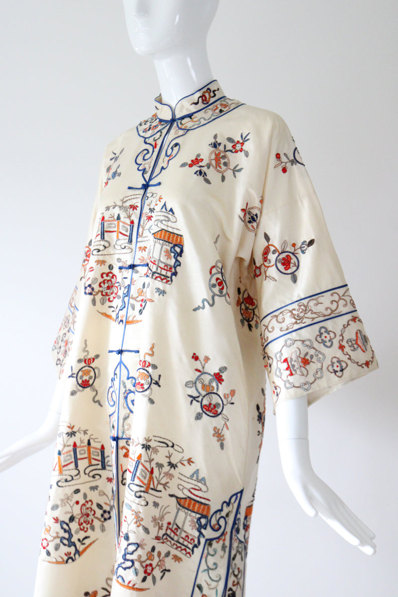 "Silk Pagodas" Vintage 1940's Cream Silk Embroidered Coat UK 8-14 US 4-10