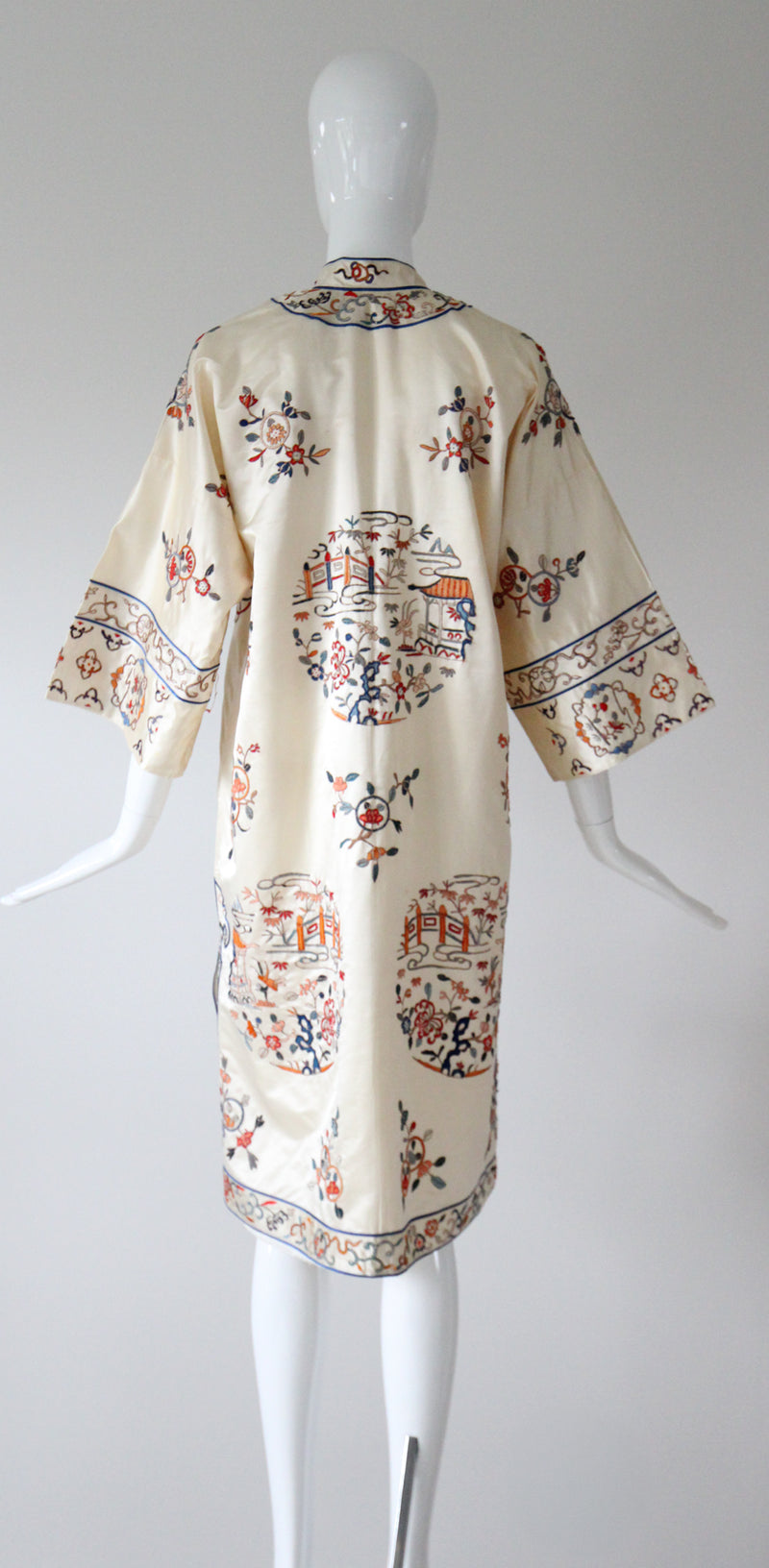 "Silk Pagodas" Vintage 1940's Cream Silk Embroidered Coat UK 8-14 US 4-10