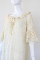 "Cream Lace & Ribbons" Vintage 1960's Cream Lace & Ribbon Robe UK 10 US 6
