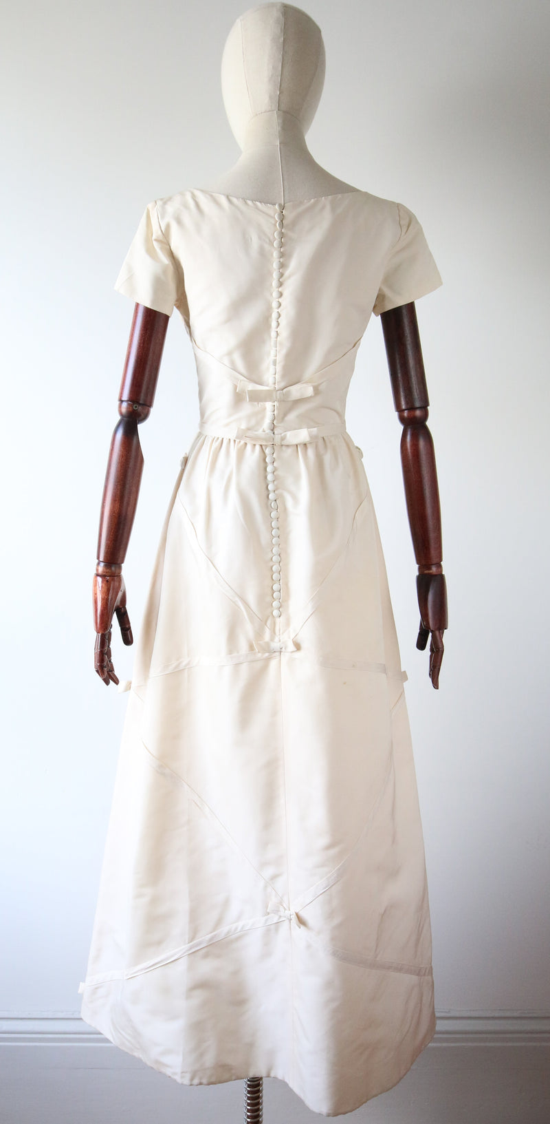 "Bows & Buttons" Vintage 1950's Cream Bow & Button Back Evening Dress UK 8 US 4