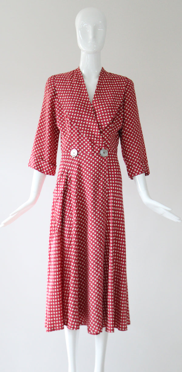"Apostrophe Red" Vintage 1940's Red & White Apostrophe Print Robe UK 8-10 US 4-6