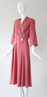 "Apostrophe Red" Vintage 1940's Red & White Apostrophe Print Robe UK 8-10 US 4-6