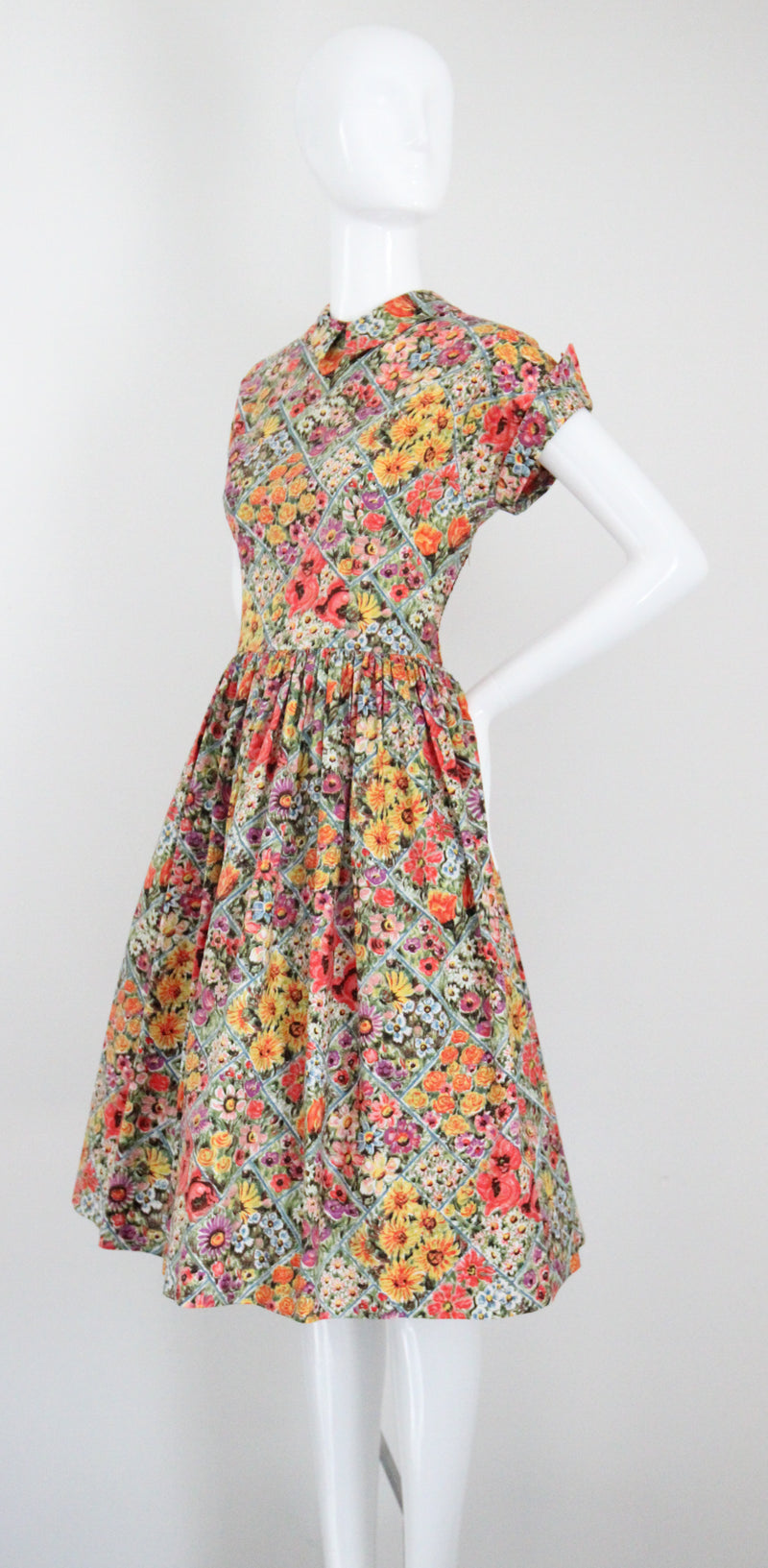 "Summer Gardens" Vintage 1950's Cotton Floral Dress UK 10-12 US 6-8