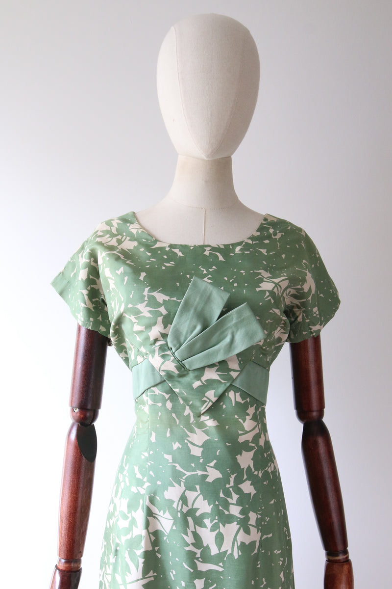 Green Leaves" Vintage 1950's Green & Cream Silk Floral Dress UK 12-14 Willow Hilson Vintage Green Leaves" Vintage 1950's Green & Cream Silk Floral Dress UK 12-14 Willow Hilson Vintage