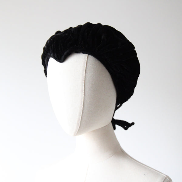 "Widows Peak" Vintage 1940's Pleated Black Velvet Windows Peak Bandeau Hat