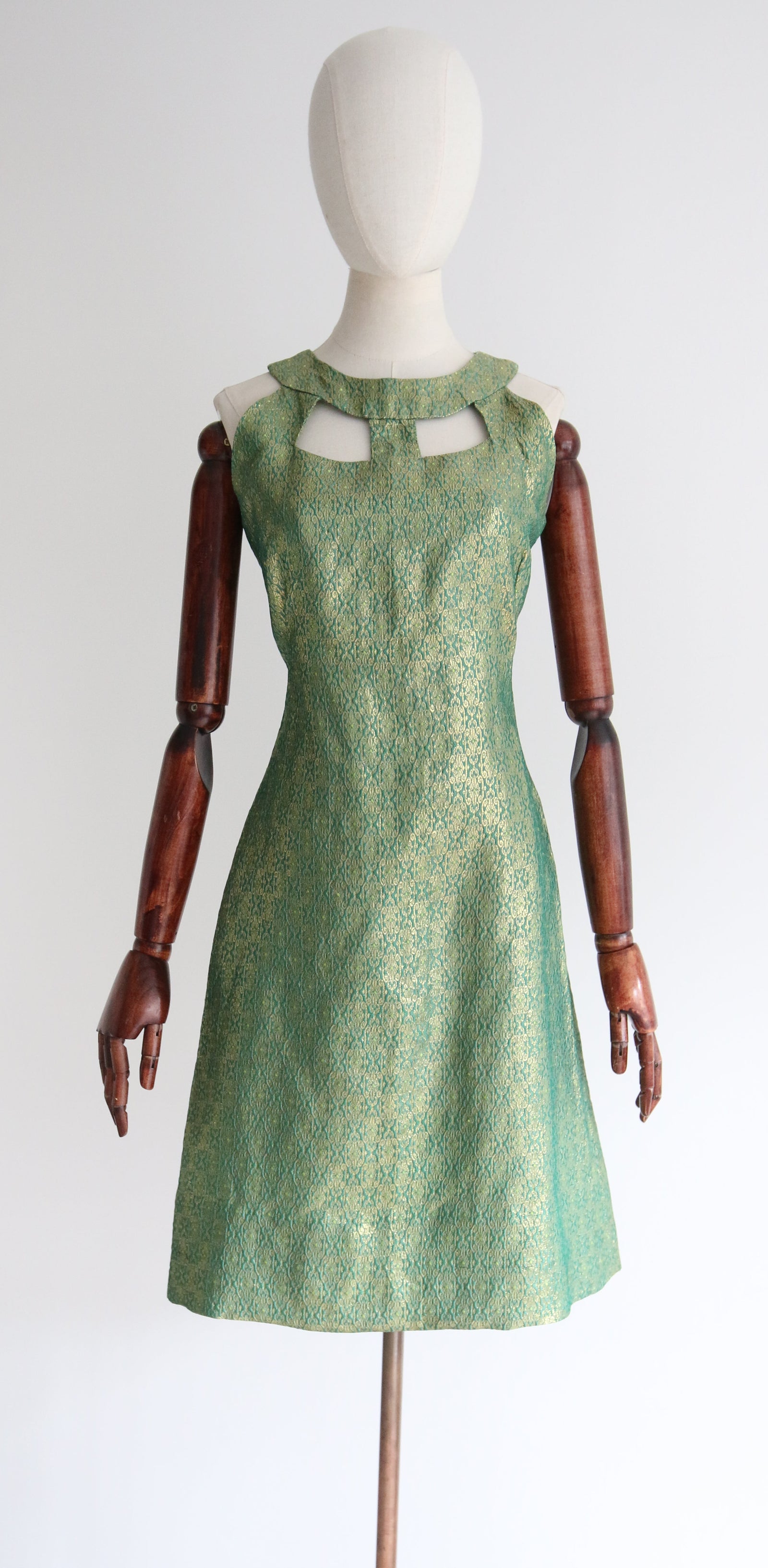 60's Vintage Gab popular Brooch Waist Dress