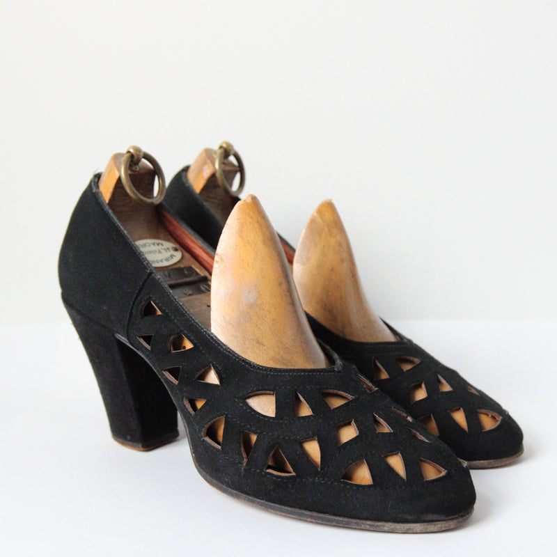 "Black Suede Cut-Outs" Vintage 1940's Black Suede Cut Out Heels UK 5 US 7 EU 38