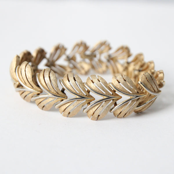 "Brushed Gold Leaves" Vintage 1950's Brushed Gold Leaf Link Trifari Bracelet