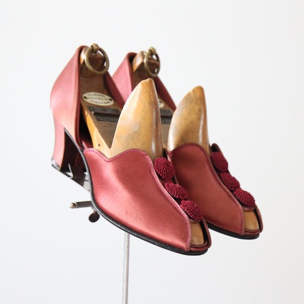 "Burgundy Satin Rosettes" Vintage 1940's Blush Satin Boudoir Slippers US 6 UK 4 EU 37