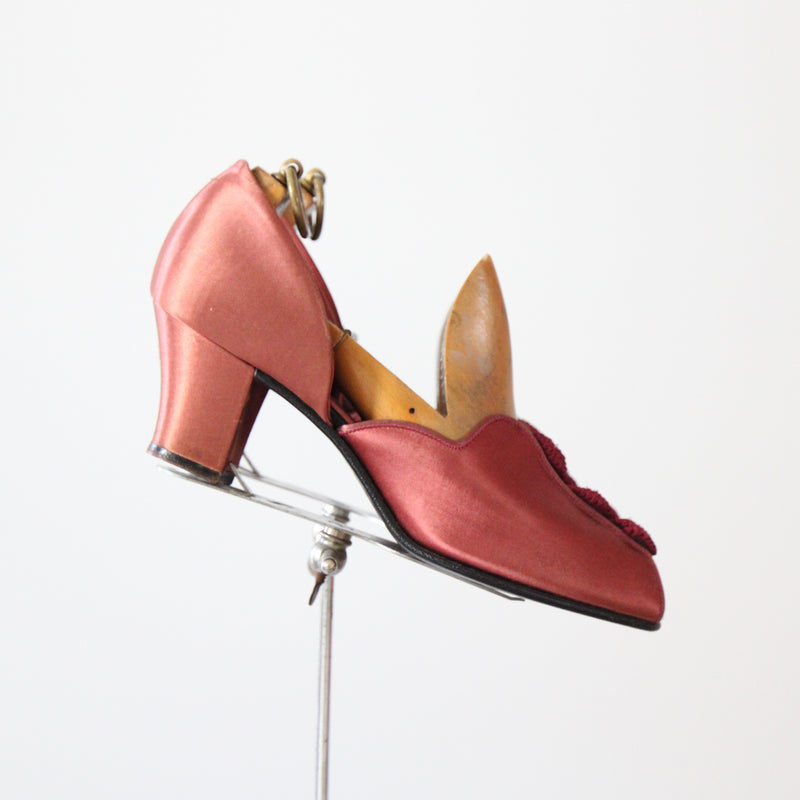 "Burgundy Satin Rosettes" Vintage 1940's Blush Satin Boudoir Slippers US 6 UK 4 EU 37