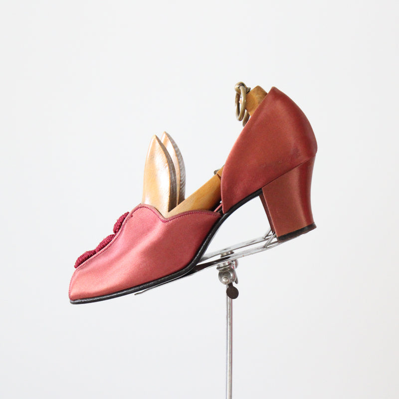 "Burgundy Satin Rosettes" Vintage 1940's Blush Satin Boudoir Slippers US 6 UK 4 EU 37