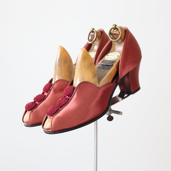 "Burgundy Satin Rosettes" Vintage 1940's Blush Satin Boudoir Slippers US 6 UK 4 EU 37