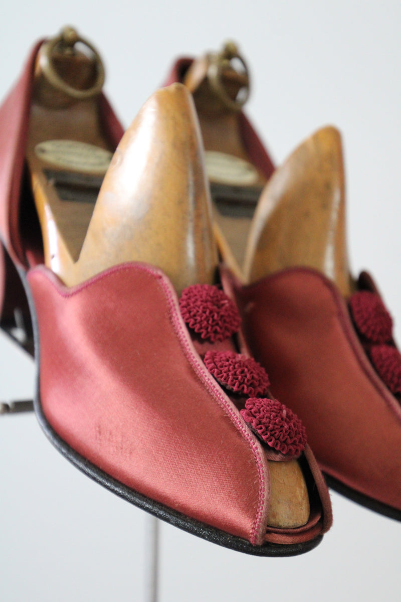 "Burgundy Satin Rosettes" Vintage 1940's Blush Satin Boudoir Slippers US 6 UK 4 EU 37
