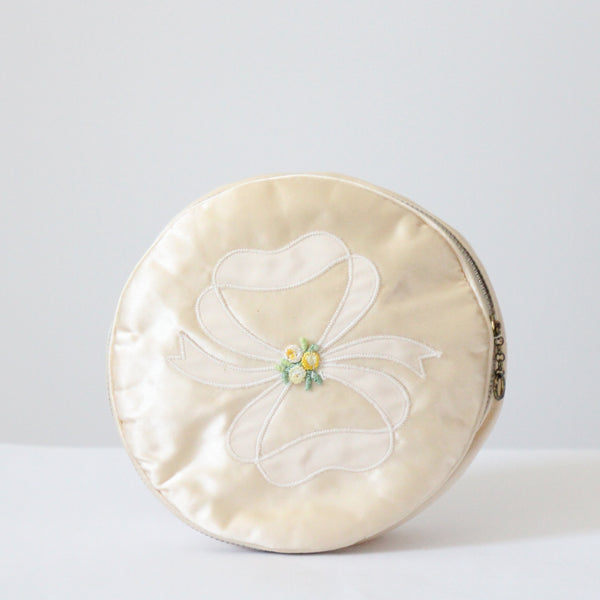 "Embroidered Bow" Vintage 1950's Cream Satin Embroidered Jewellery Travel Bag