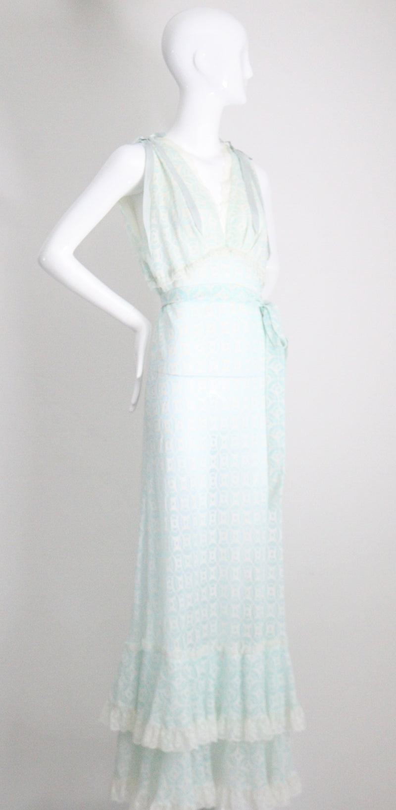 "Art Deco & Lace" Vintage 1960's Art Deco Pattern & Lace Nightdress  UK 10-12 US 6-8
