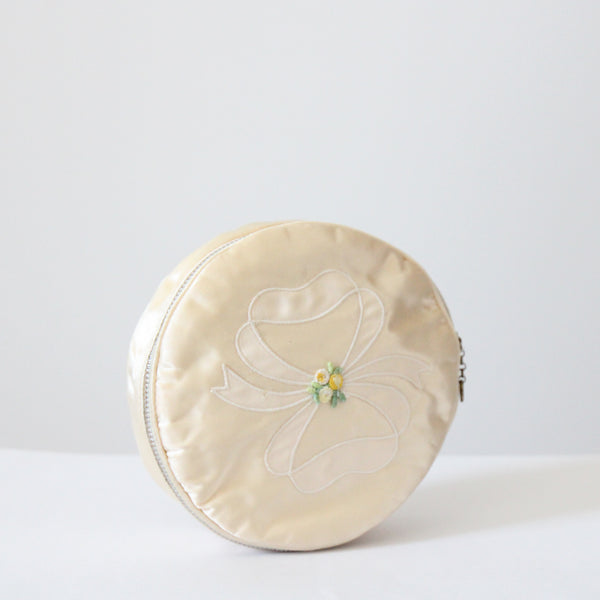 "Embroidered Bow" Vintage 1950's Cream Satin Embroidered Jewellery Travel Bag