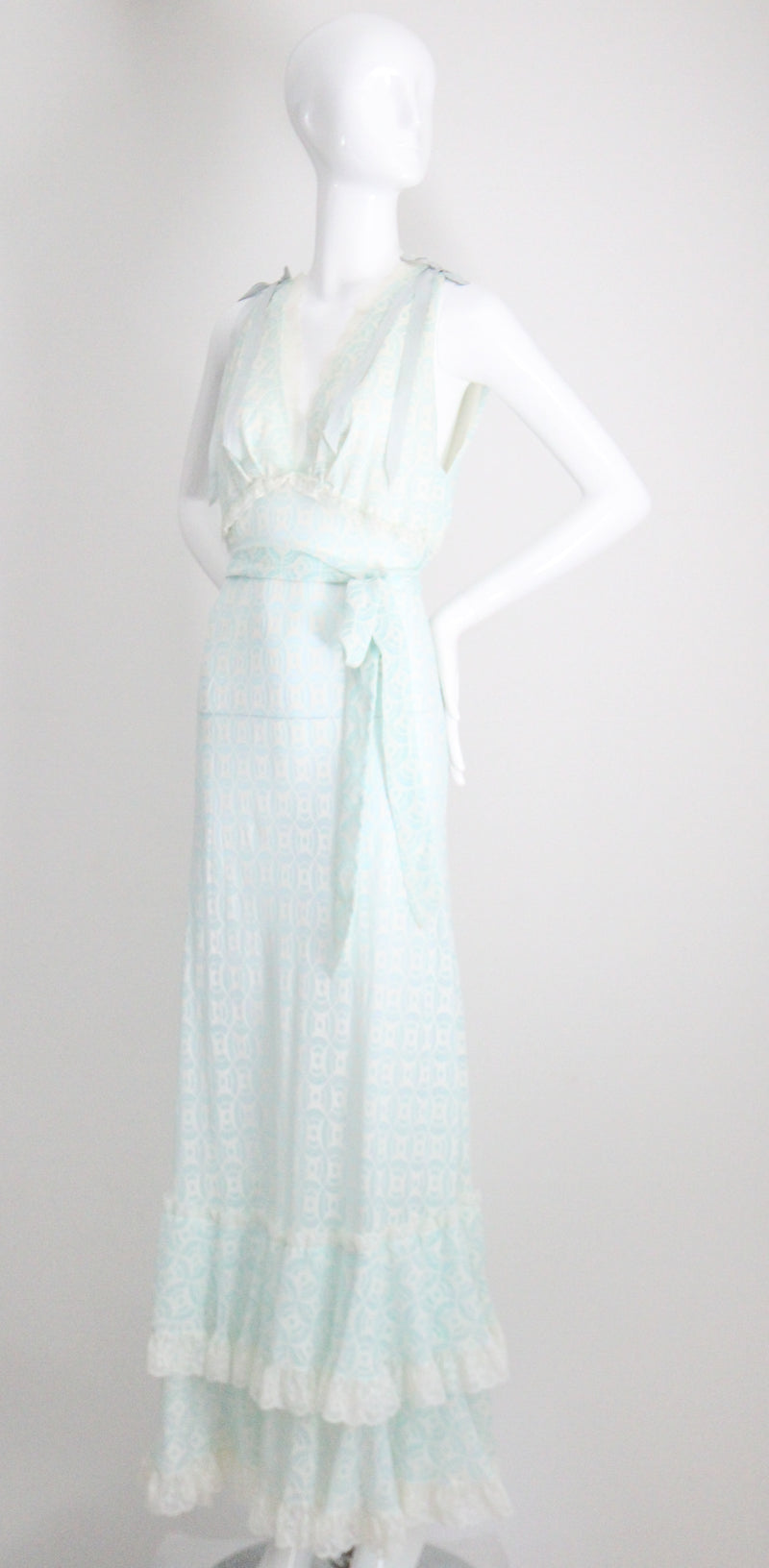 "Art Deco & Lace" Vintage 1960's Art Deco Pattern & Lace Nightdress  UK 10-12 US 6-8