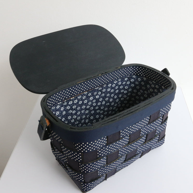 "White Daisies" Vintage 1960's Navy Blue & White Daisy Box Bag