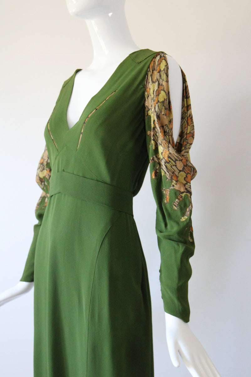 Amber Lam Vintage 1930's Moss Green Silk & Amber Lam Evening Gown UK 12-14 US 8-10 Amber Lam Vintage 1930's Moss Green Silk & Amber Lam Evening Gown UK 12-14 US 8-10