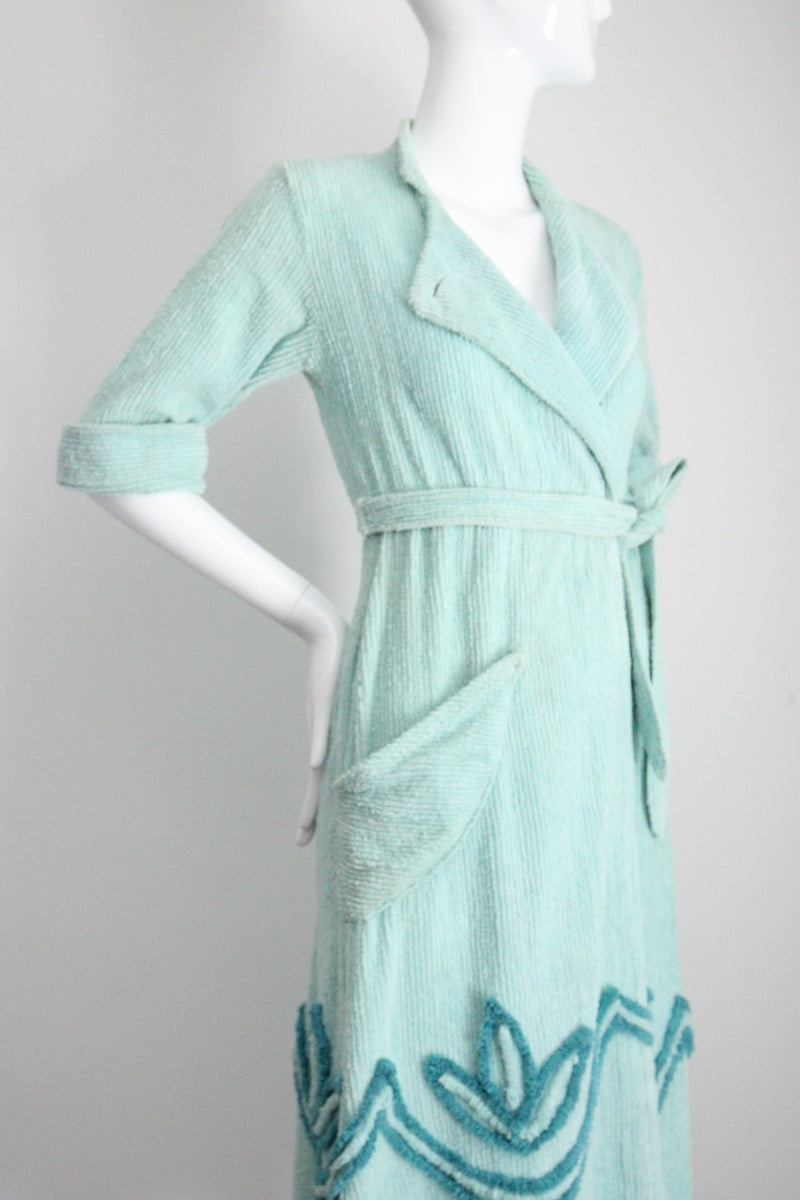 "Lotus Chenille" Vintage 1940's Turquoise Chenille Dressing Gown UK 10 US 6