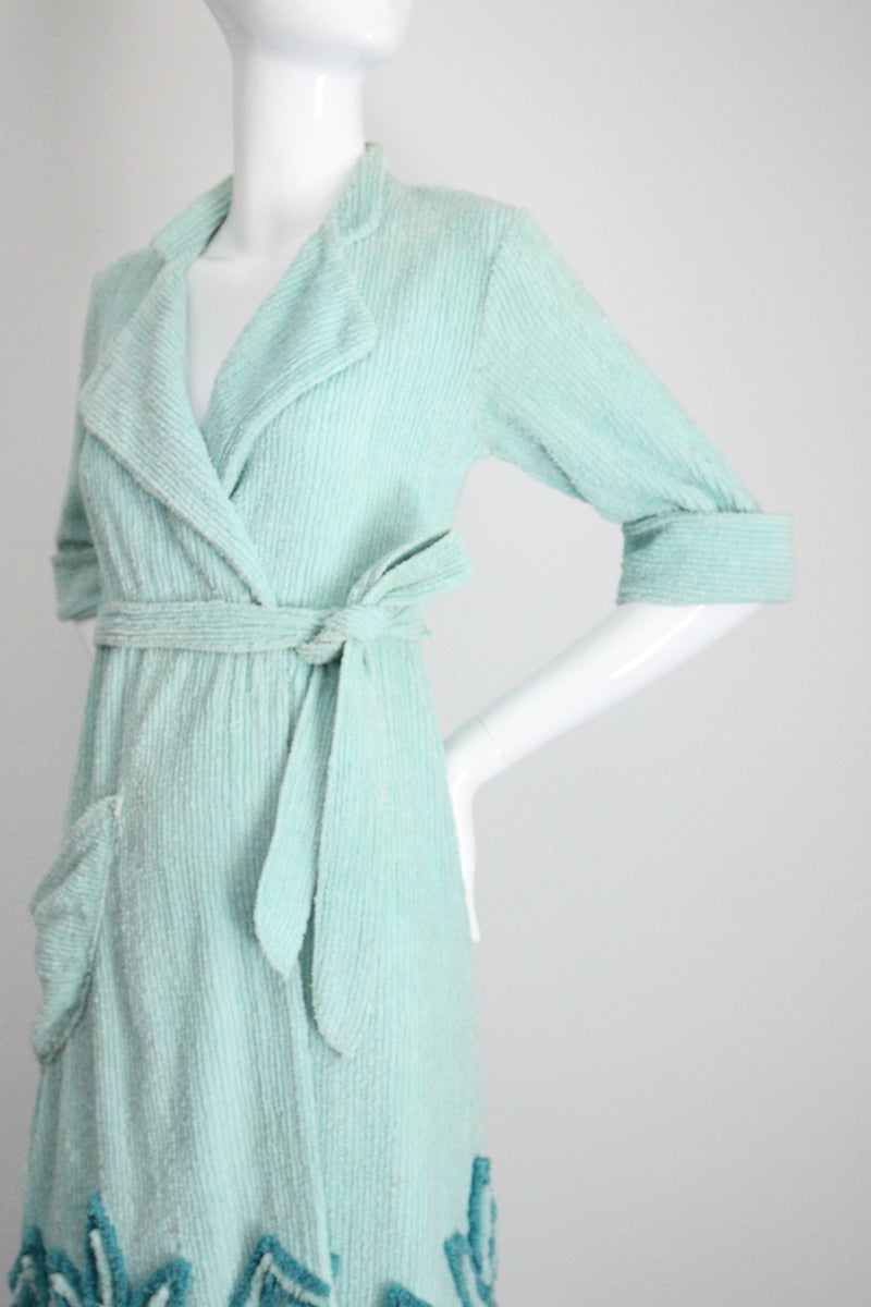 "Lotus Chenille" Vintage 1940's Turquoise Chenille Dressing Gown UK 10 US 6