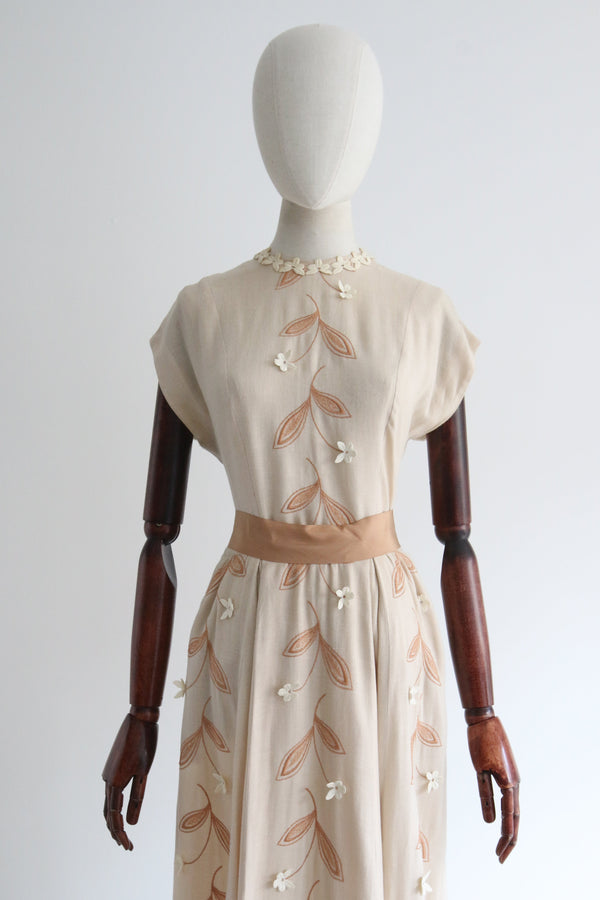 "White & Tan Daisies" Vintage 1940's Skirt & Blouse Ensemble UK 8 US 4