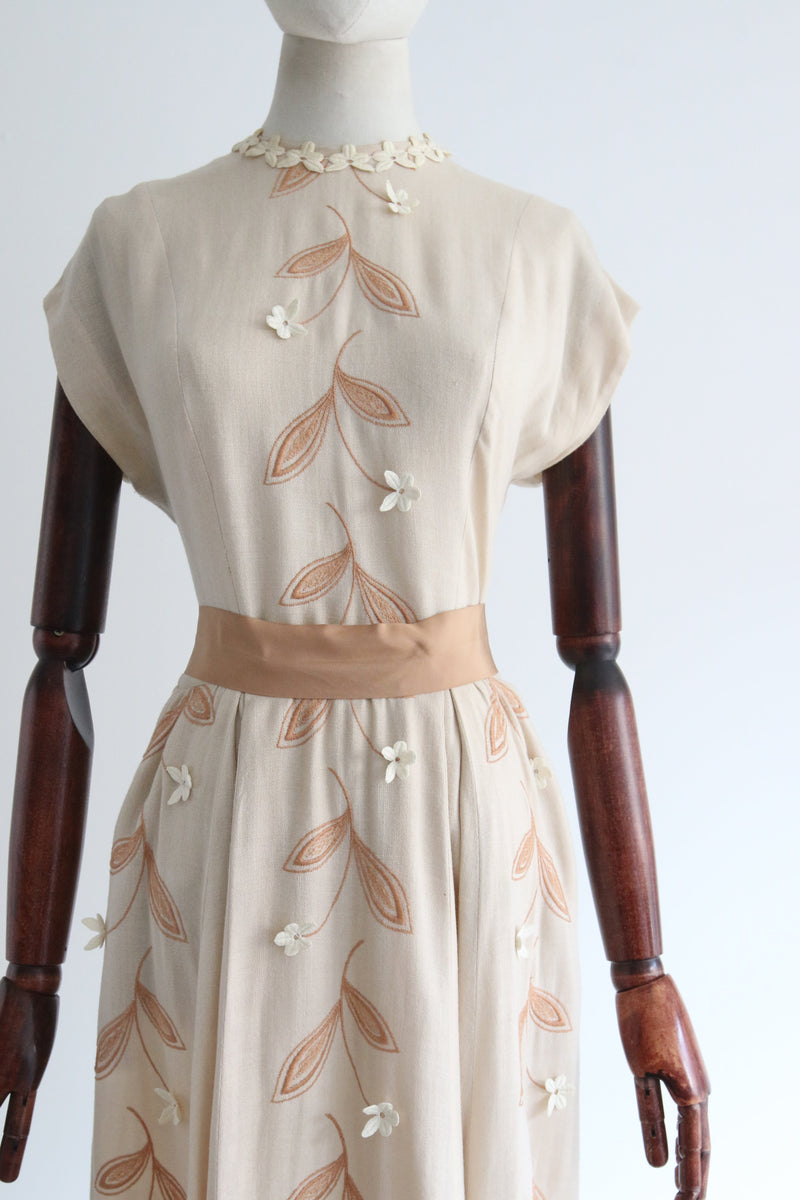 "White & Tan Daisies" Vintage 1940's Skirt & Blouse Ensemble UK 8 US 4