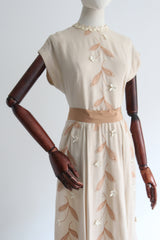 "White & Tan Daisies" Vintage 1940's Skirt & Blouse Ensemble UK 8 US 4