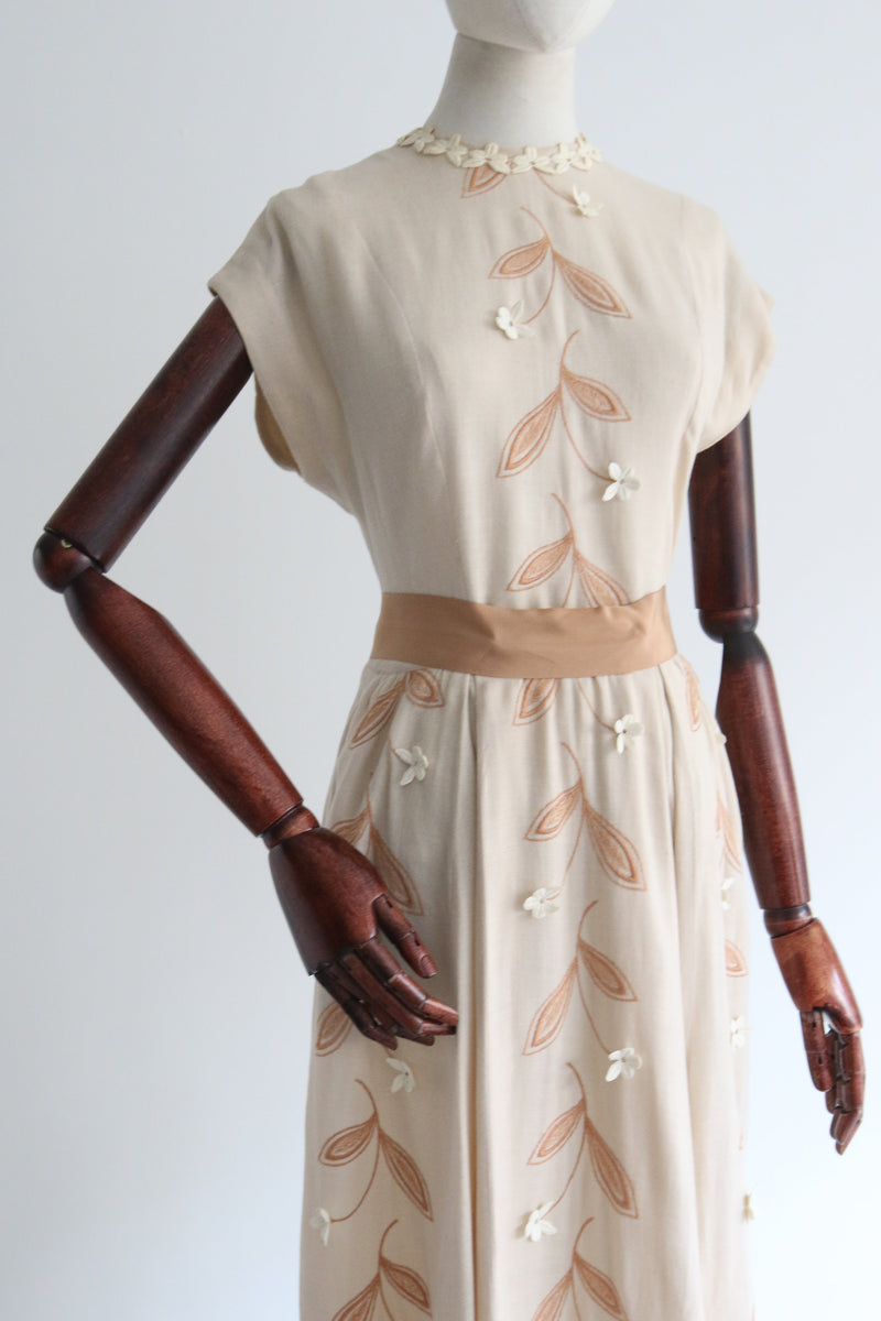 "White & Tan Daisies" Vintage 1940's Skirt & Blouse Ensemble UK 8 US 4
