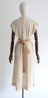 "White & Tan Daisies" Vintage 1940's Skirt & Blouse Ensemble UK 8 US 4