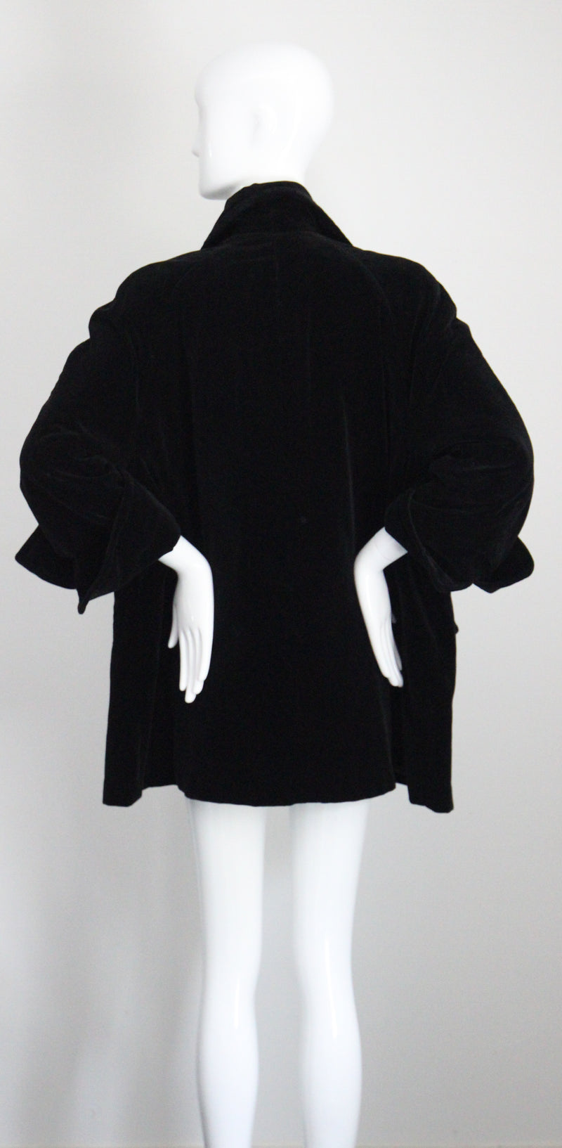 "Black Velvet & Pearl Buttons" Vintage 1940's Black Velvet Swing Coat UK 14-16 US 10-12