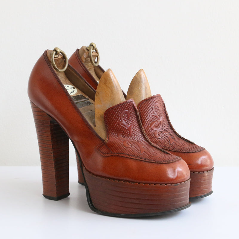 1970s Chocolate Brown Velvet Platform Heels – Unique Vintage