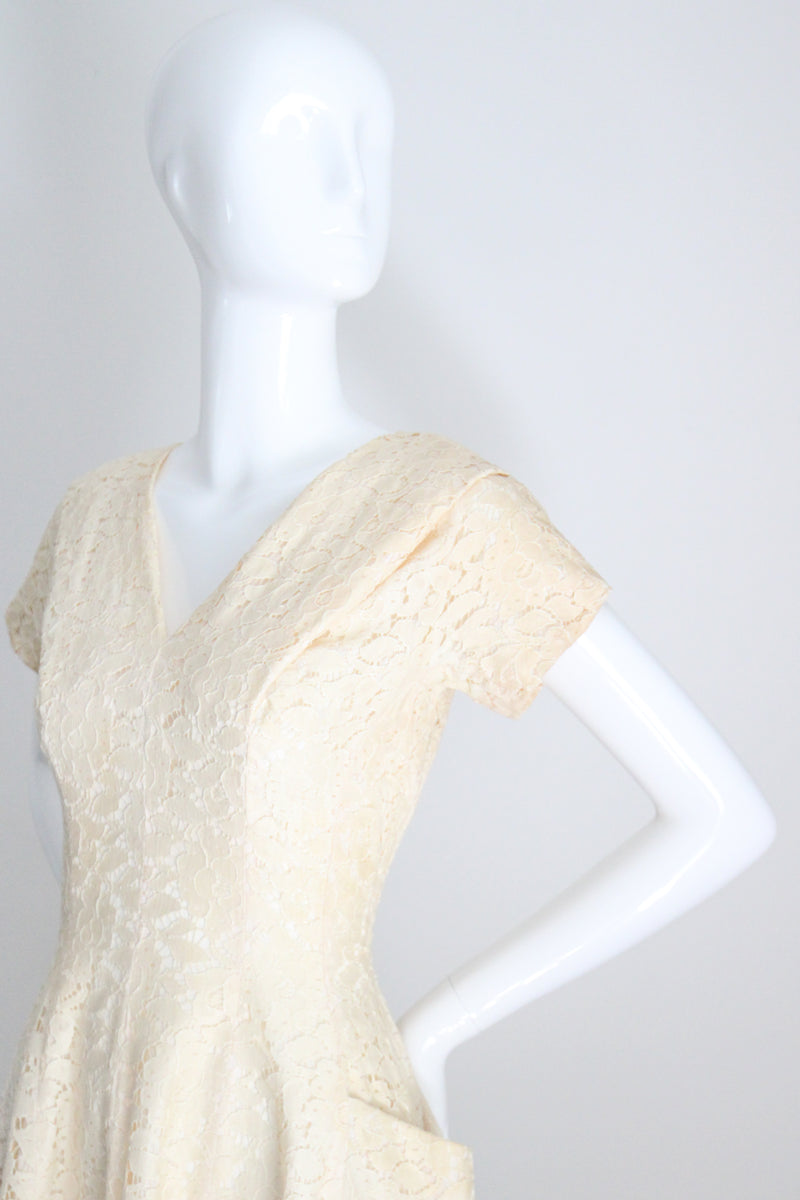 "Buttercream Lace" Vintage 1940's Cream Lace Dress UK 8-10 US 4-6