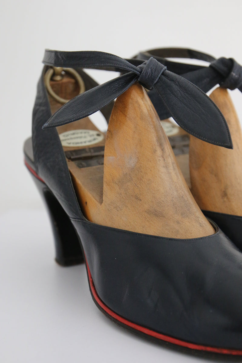 "Navy Leather Bows" Vintage 1940's Navy Leather Sling Back Heels UK 5 EU 38 US 7