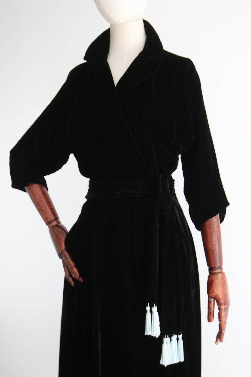 "Midnight By The Nile" Vintage 1950's Black Velvet & Eau De Nil Dressing Gown UK 10-12 US 6-8