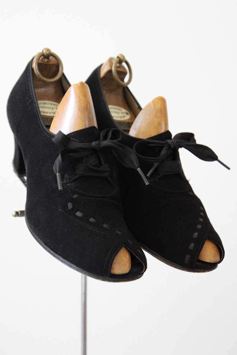 "Ribbon Stitches" Vintage 1940's Black Suede Lace Up Peep Toe Heels UK 4 US 6 EU 37