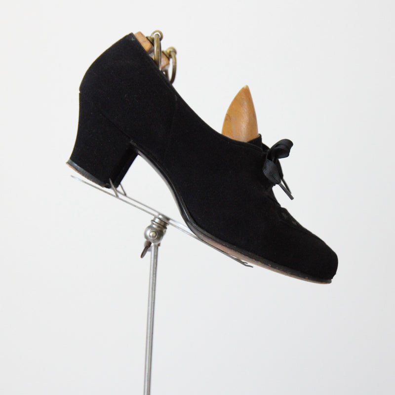 "Ribbon Stitches" Vintage 1940's Black Suede Lace Up Peep Toe Heels UK 4 US 6 EU 37