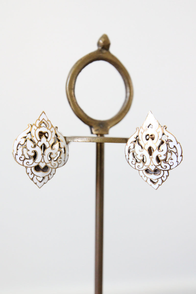 "Filigrée Enamel" Vintage 1940's White Filigrée  Enamel Clip on Earrings