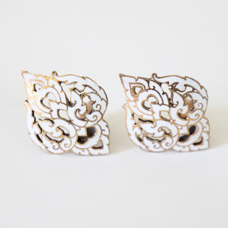 "Filigrée Enamel" Vintage 1940's White Filigrée  Enamel Clip on Earrings