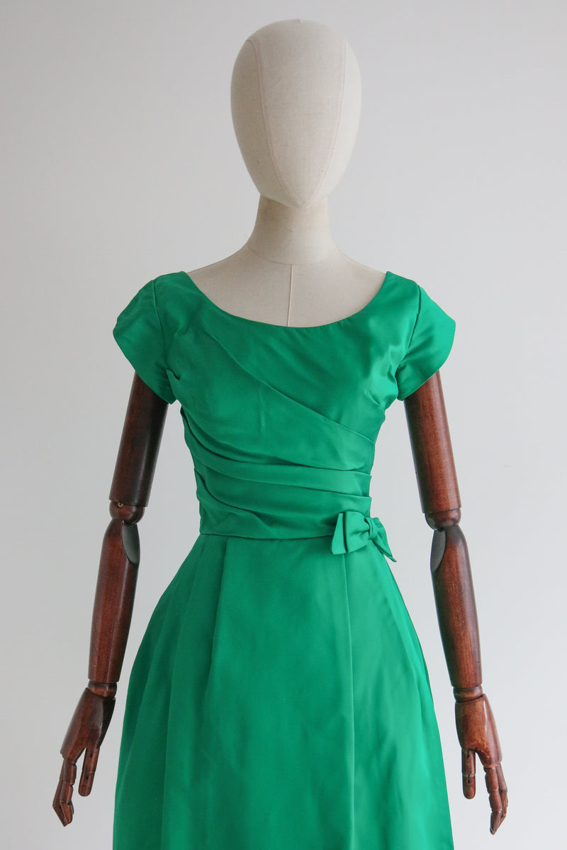 Emerald Bow" Vintage 1950's Emerald Green Pleated Bow Dress UK 8 US 4 Willow Hilson Vintage Emerald Bow" Vintage 1950's Emerald Green Pleated Bow Dress UK 8 US 4 Willow Hilson Vintage