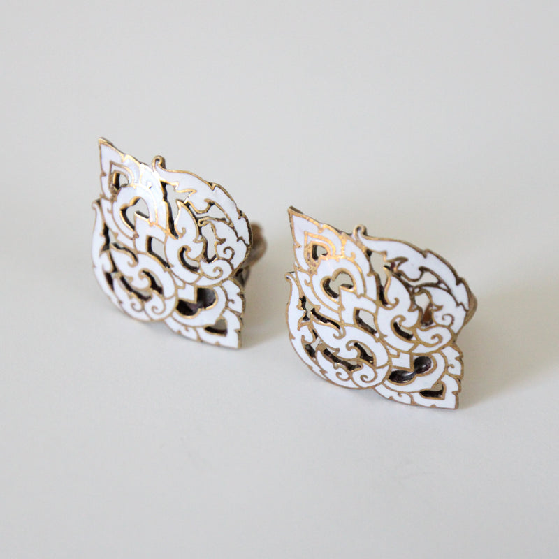"Filigrée Enamel" Vintage 1940's White Filigrée  Enamel Clip on Earrings