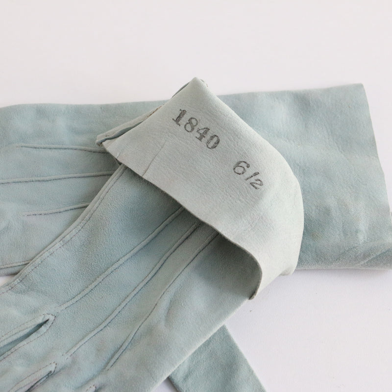 "Sky Blue" Vintage 1940s Sky Blue Suede Gloves UK 6.5