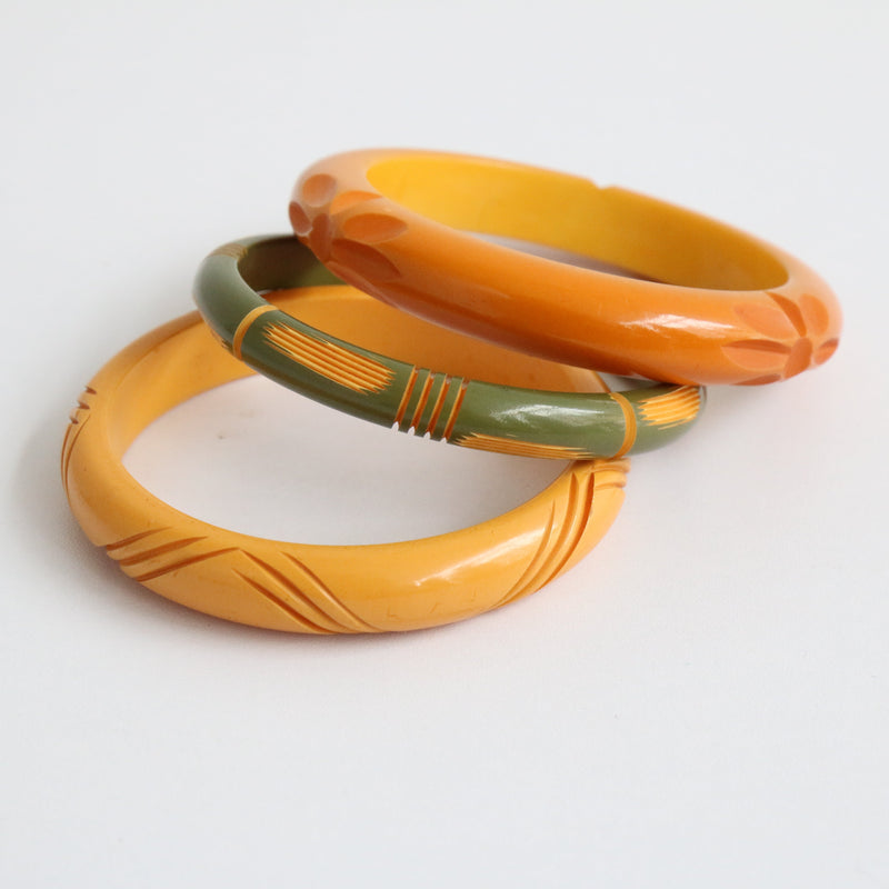 "Butterscotch Stripes" Vintage 1940's Carved Bakelite Bangle