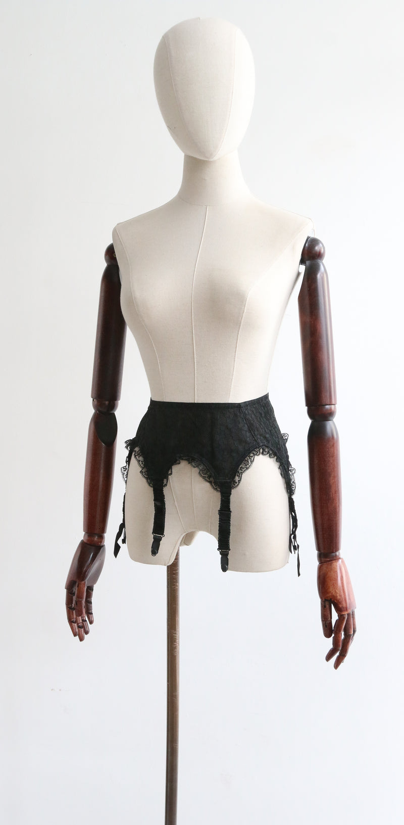 French Lace" Vintage 1950's French Black Lace Suspender Belt UK 8 US Willow Hilson Vintage French Lace" Vintage 1950's French Black Lace Suspender Belt UK 8 US Willow Hilson Vintage
