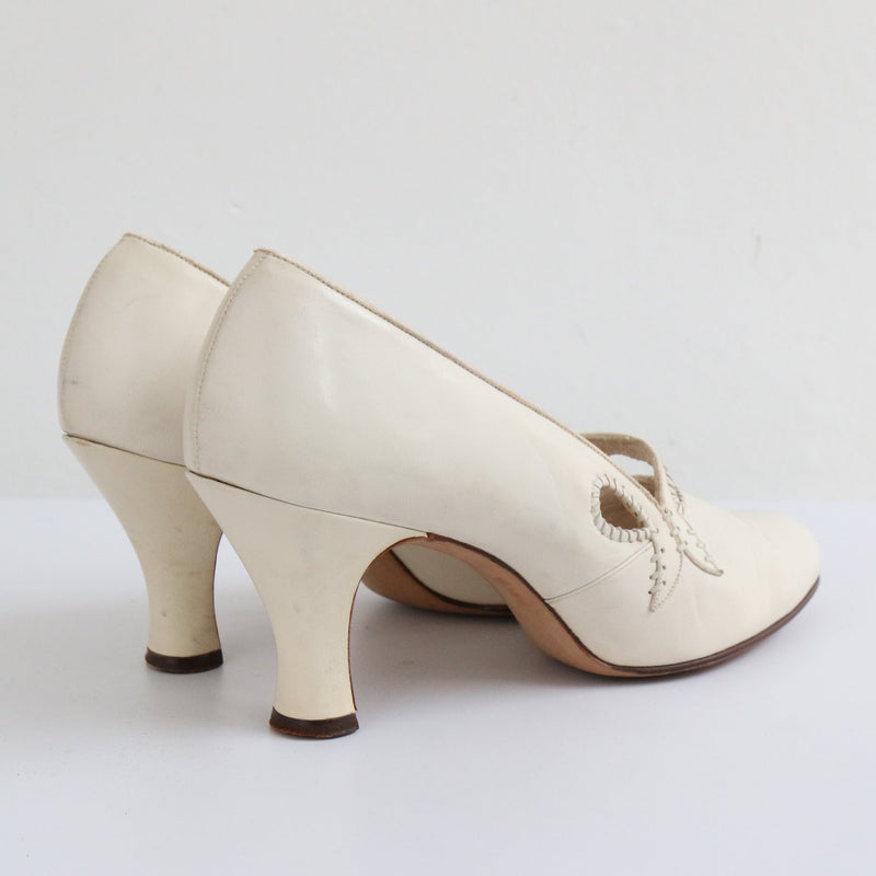Elegant Cream Pointed Heeled Shoes by Zara