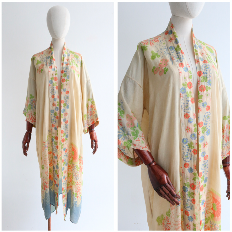 "Lanterns & Parasols" Vintage 1920's Pongee Silk Floral Robe UK 8-14 US 4-10