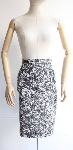 “Ellen" Vintage 1950's Black & White Rose Print Wiggle Skirt UK 6
